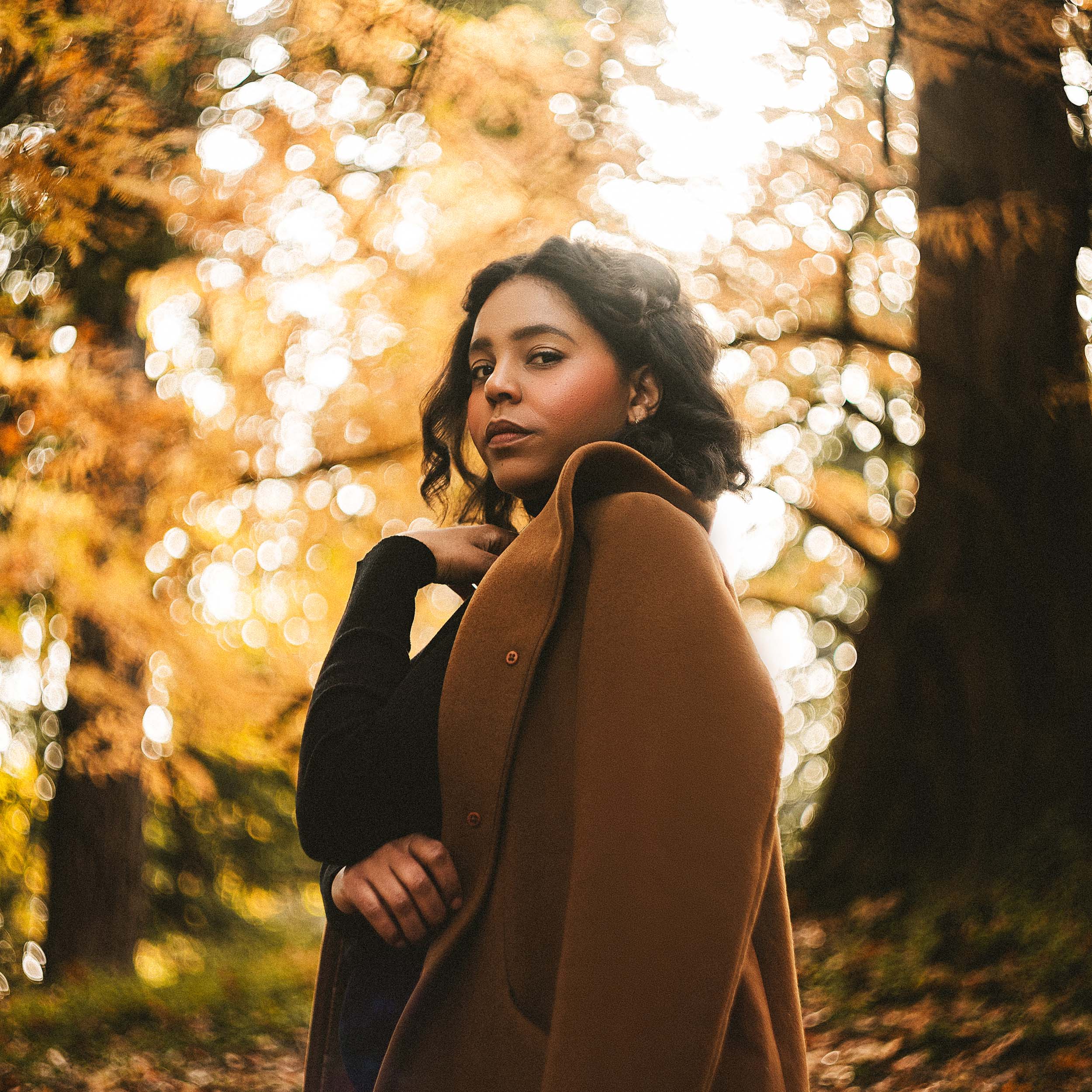 Creative portrait photography — Laurelhurst park autumn golden bokeh camel coat portland oregon